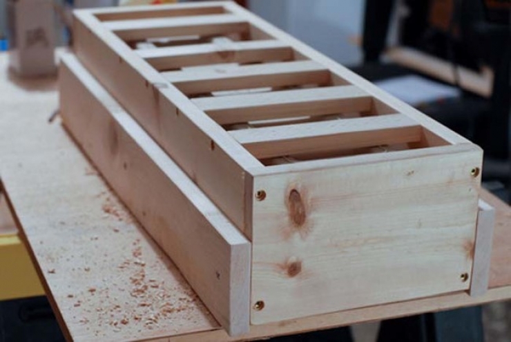 Illustration de l'article : Cette table semble tout &agrave; fait banale pourtant elle cache un c&ocirc;t&eacute; ing&eacute;nieux qui devrait vous plaire, surtout pour l'&eacute;t&eacute; ! 