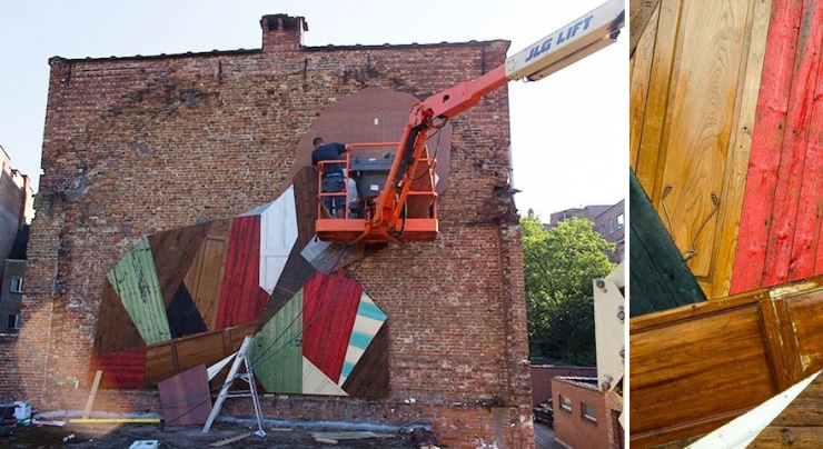 Illustration de l'article : Il recycle de vieilles portes en bois et les transforme en fresques murales g&eacute;antes