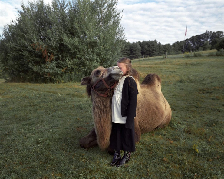 Illustration de l'article : Elle photographie sa fille en compagnie d'animaux depuis 15 ans (22 photos)