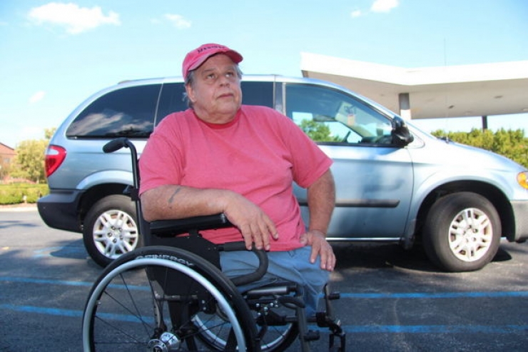 Illustration de l'article : L'&eacute;tonnante solidarit&eacute; de 3 employ&eacute;s pour un v&eacute;t&eacute;ran qui a bris&eacute; sa chaise roulante !