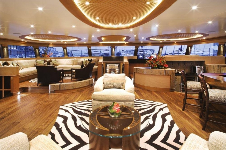 Illustration de l'article : Ce yacht est incroyable de l'extérieur mais attendez de voir l'intérieur...