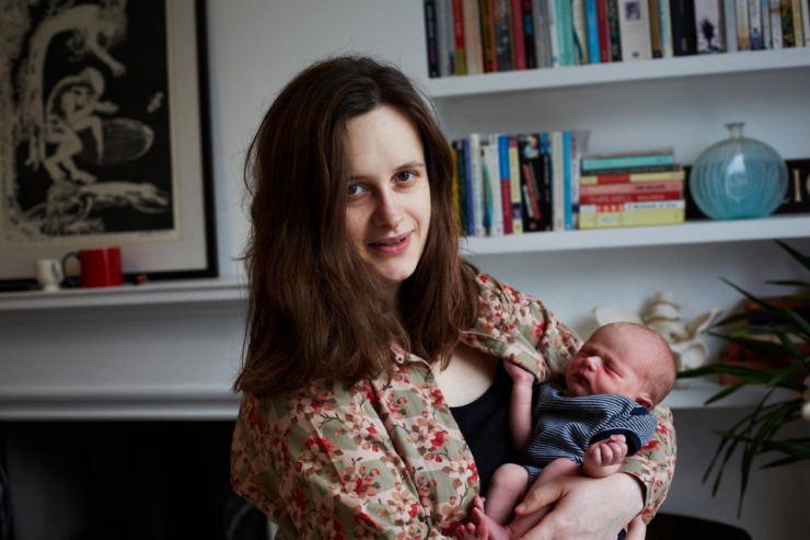 Illustration de l'article : Ces mamans posent avec leurs bébés âgés d'un jour dans les bras. 32 émouvantes photos signées Jenny Lewis