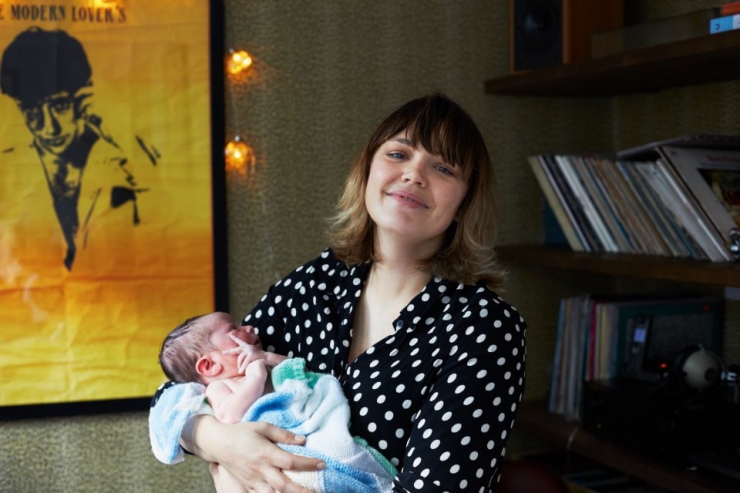 Illustration de l'article : Ces mamans posent avec leurs bébés âgés d'un jour dans les bras. 32 émouvantes photos signées Jenny Lewis