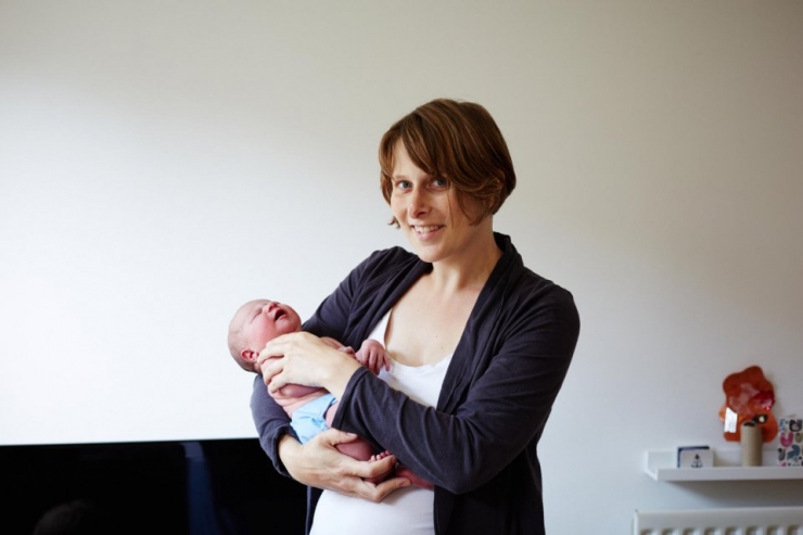 Illustration de l'article : Ces mamans posent avec leurs bébés âgés d'un jour dans les bras. 32 émouvantes photos signées Jenny Lewis