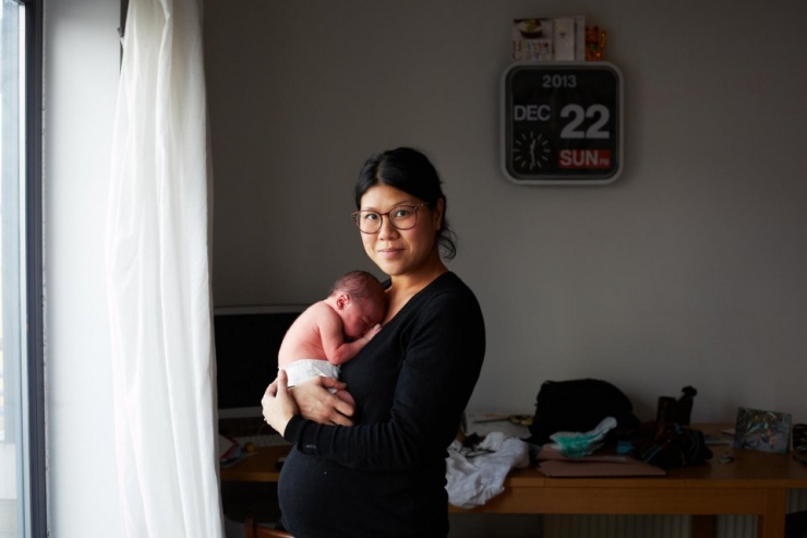 Illustration de l'article : Ces mamans posent avec leurs bébés âgés d'un jour dans les bras. 32 émouvantes photos signées Jenny Lewis