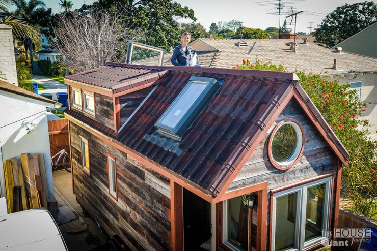 Illustration de l'article : Ce couple d&eacute;cide de tout plaquer pour parcourir le monde dans une maison tr&egrave;s sp&eacute;ciale...