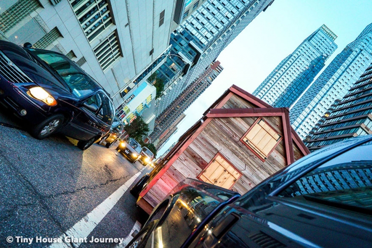 Illustration de l'article : Ce couple d&eacute;cide de tout plaquer pour parcourir le monde dans une maison tr&egrave;s sp&eacute;ciale...