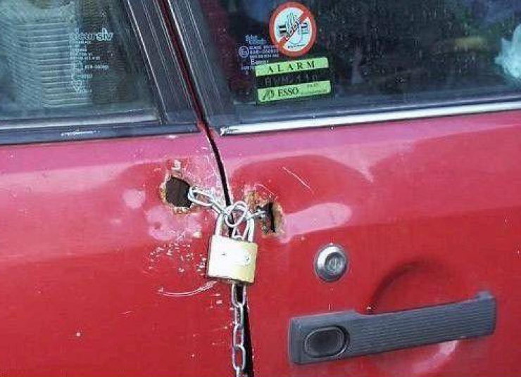 Illustration de l'article : D'un c&ocirc;t&eacute; on a les g&eacute;nies, de l'autre...Ces rois du Syst&egrave;me D qui auraient du rester au lit !