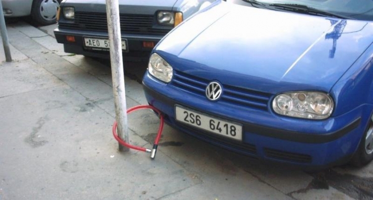 Illustration de l'article : D'un c&ocirc;t&eacute; on a les g&eacute;nies, de l'autre...Ces rois du Syst&egrave;me D qui auraient du rester au lit !