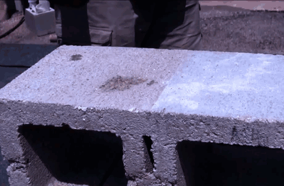 Illustration de l'article : L'arroseur arros&eacute; : dans cette ville allemande, ceux qui urinent en pleine rue risquent d'&ecirc;tre d&eacute;sagr&eacute;ablement surpris par ce qui leur arrive