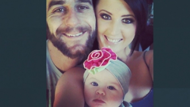 Illustration de l'article : Un p&ecirc;cheur d&eacute;couvre une voiture dans la rivi&egrave;re et y trouve quelque chose qui le laisse sans voix...