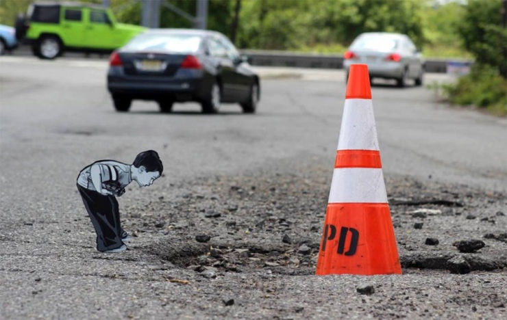 Illustration de l'article : Il peuple les rues de ses &eacute;tonnants petits personnages en bois