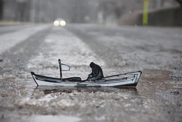 Illustration de l'article : Il peuple les rues de ses &eacute;tonnants petits personnages en bois