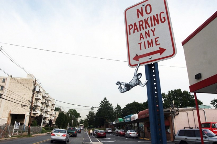 Illustration de l'article : Il peuple les rues de ses &eacute;tonnants petits personnages en bois