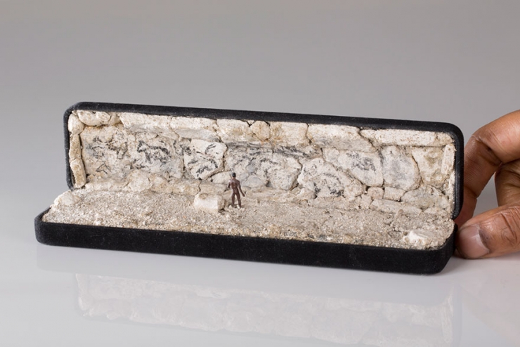 Illustration de l'article : Il cr&eacute;e de superbes dioramas dans des &eacute;crins et des bo&icirc;tes &agrave; bijoux