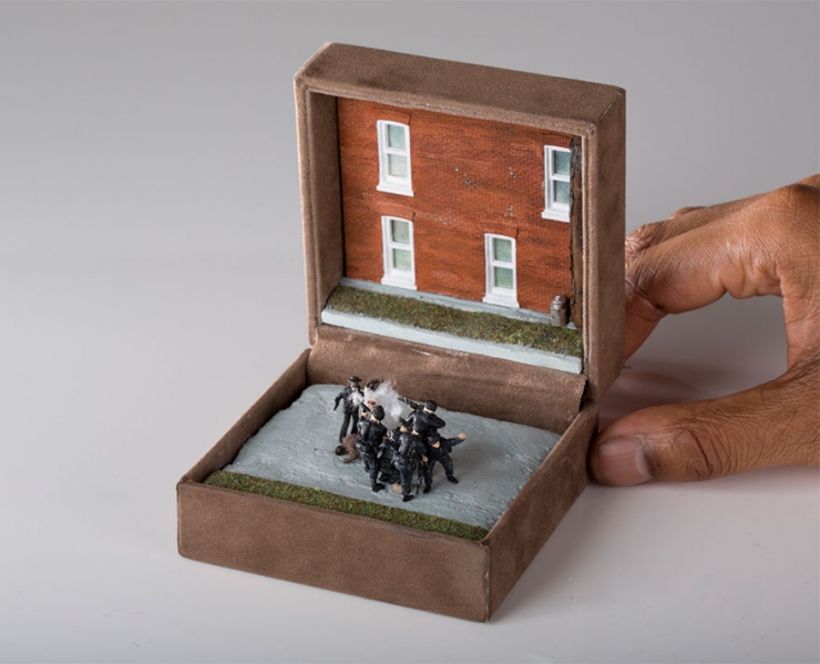 Illustration de l'article : Il cr&eacute;e de superbes dioramas dans des &eacute;crins et des bo&icirc;tes &agrave; bijoux