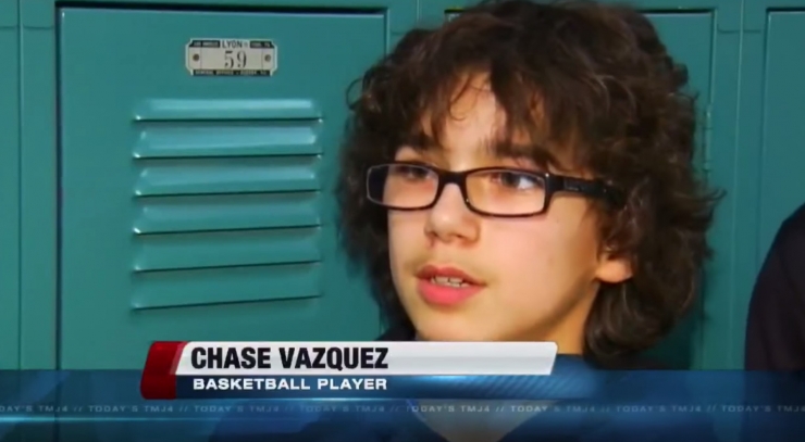 Illustration de l'article : Une cheerleader trisomique &eacute;tait intimid&eacute;e par la foule jusqu'&agrave; ce que 3 basketteurs s'en m&ecirc;lent...