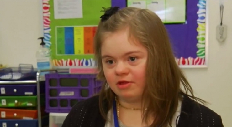 Illustration de l'article : Une cheerleader trisomique &eacute;tait intimid&eacute;e par la foule jusqu'&agrave; ce que 3 basketteurs s'en m&ecirc;lent...