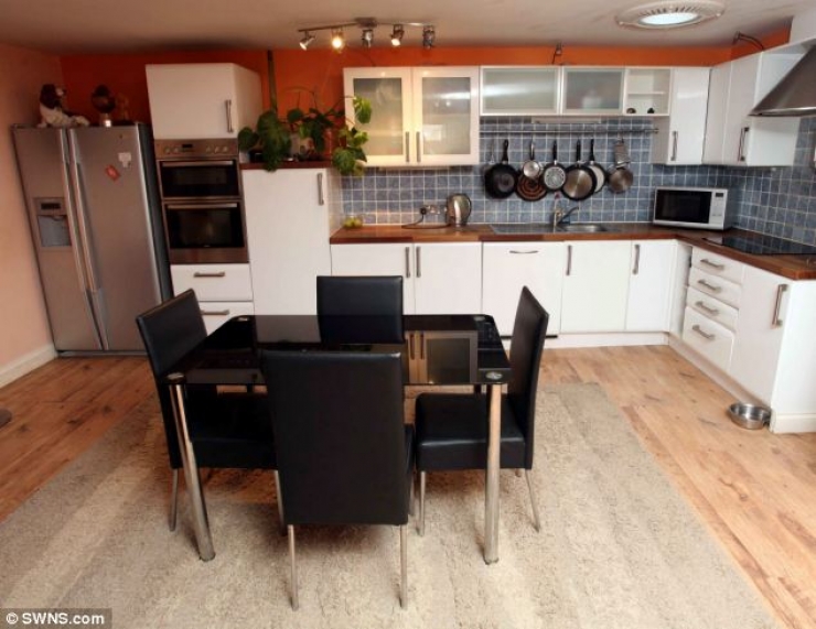 Illustration de l'article : Ne voulant pas d'une maison banale, elle s'achète un Bunker et le rénove... Chapeau Madame !