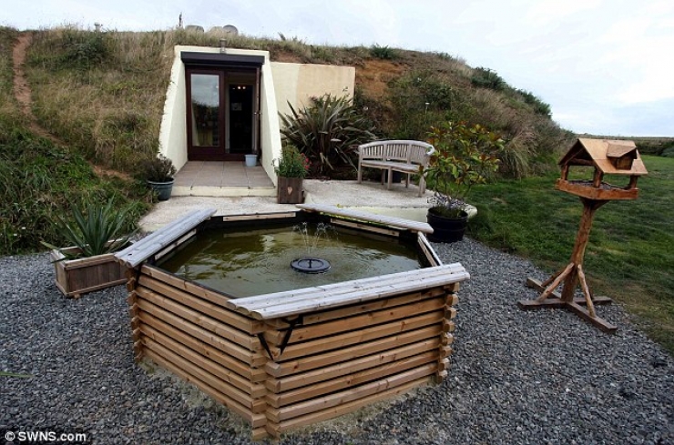 Illustration de l'article : Ne voulant pas d'une maison banale, elle s'achète un Bunker et le rénove... Chapeau Madame !