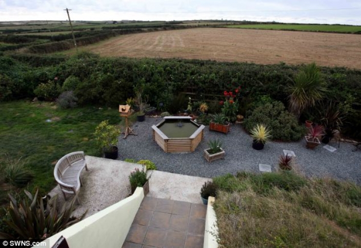 Illustration de l'article : Ne voulant pas d'une maison banale, elle s'achète un Bunker et le rénove... Chapeau Madame !