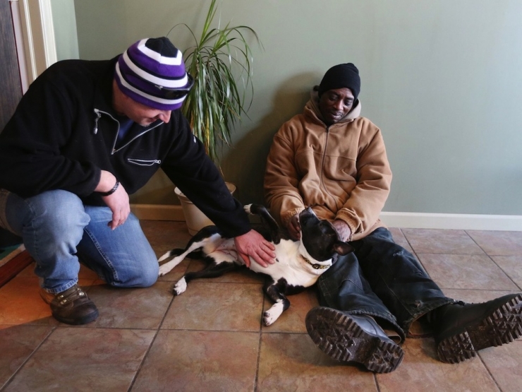 Illustration de l'article : L'&eacute;mouvante histoire d'un sans-abri et de son chien ! Quand la vie vous offre une deuxi&egrave;me chance...