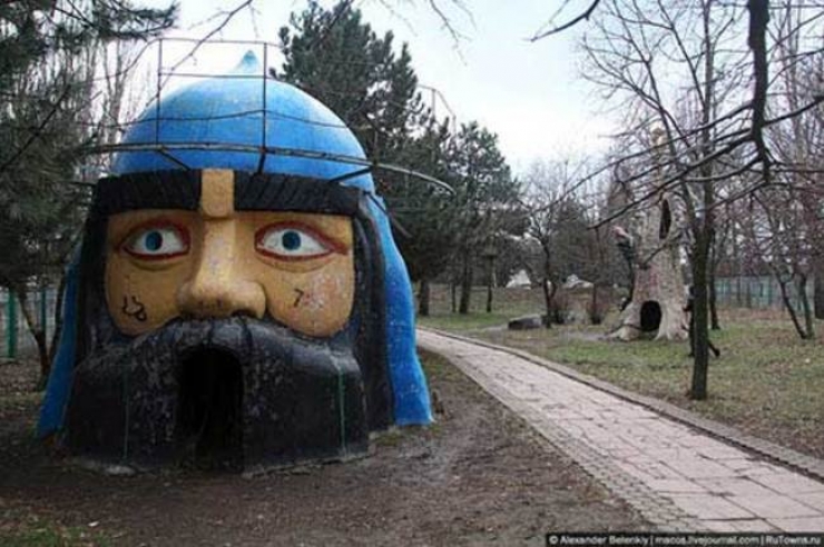 Illustration de l'article : Les aires de jeux les plus cauchemardesques ! La 12&egrave;me est flippante !