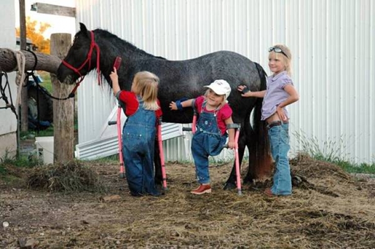Illustration de l'article : Les deux jumelles qui se trouvent parmi ces tripl&eacute;s ont une particularit&eacute; tr&egrave;s rare...