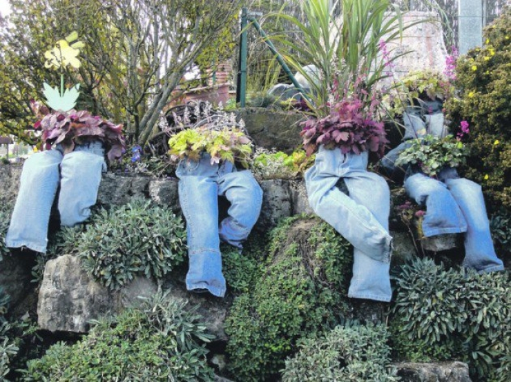 Illustration de l'article : 42 R&eacute;cups et transformations d'objets banals en pots originaux pour vos plantations...