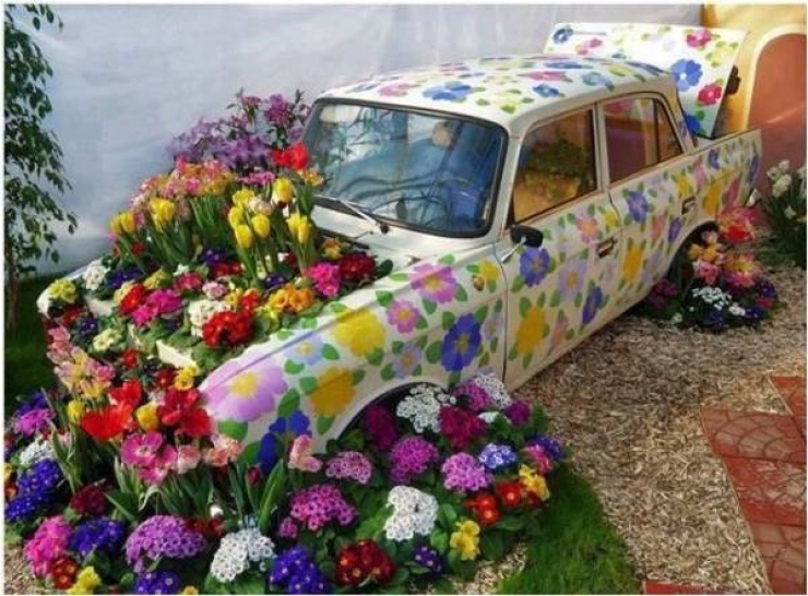 Illustration de l'article : 42 R&eacute;cups et transformations d'objets banals en pots originaux pour vos plantations...