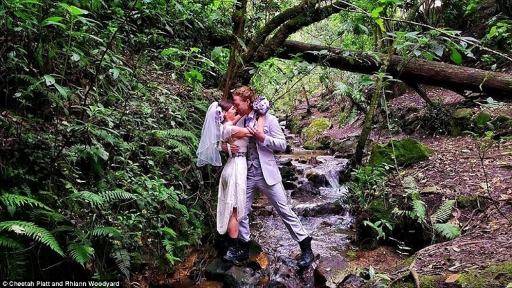 Illustration de l'article : Ne voulant pas d'un mariage banal, ils se marient dans 38 endroits en 83 jours !