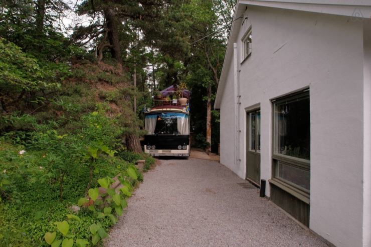 Illustration de l'article : Un couple trouve un vieux bus et le transforme de manière magistrale... L'intérieur est magnifique !