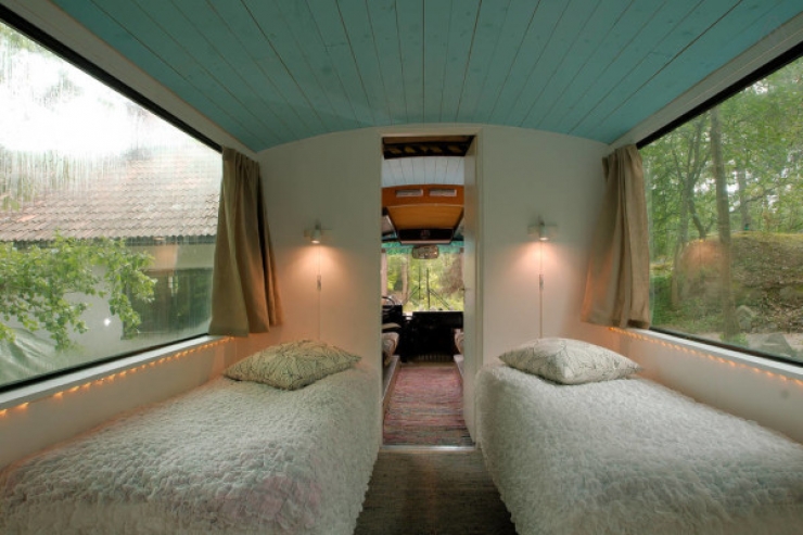 Illustration de l'article : Un couple trouve un vieux bus et le transforme de manière magistrale... L'intérieur est magnifique !