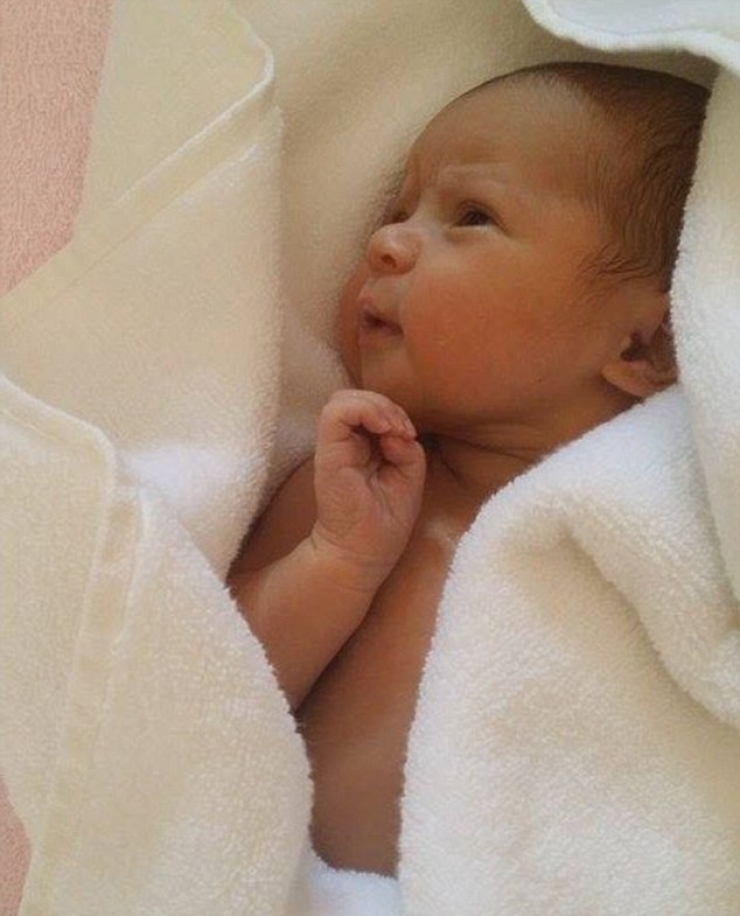 Illustration de l'article : Ce b&eacute;b&eacute; est mort d'un simple bisous et le plus effrayant c'est ce qui a provoqu&eacute; ce drame...