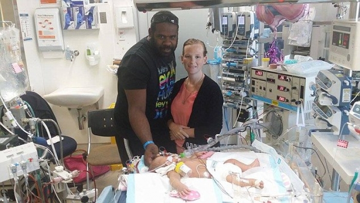 Illustration de l'article : Ce b&eacute;b&eacute; est mort d'un simple bisous et le plus effrayant c'est ce qui a provoqu&eacute; ce drame...