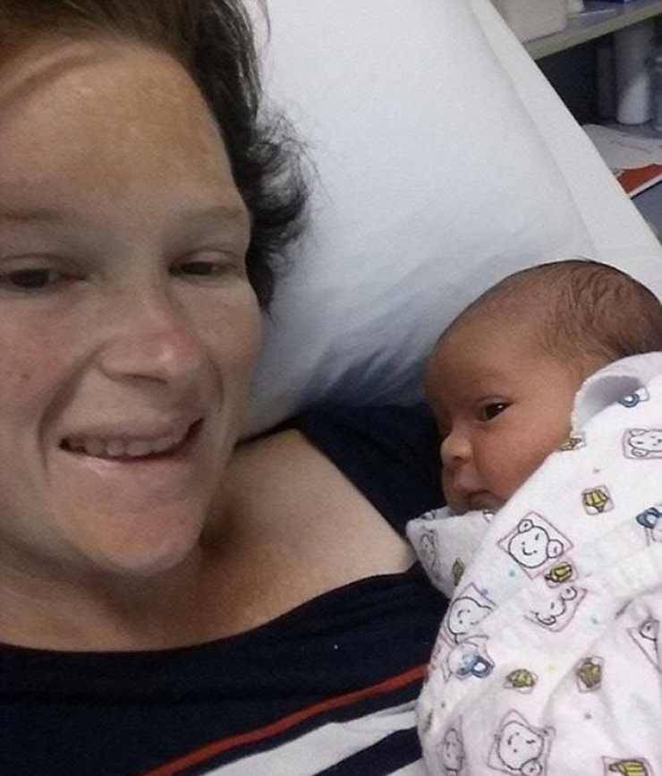 Illustration de l'article : Ce b&eacute;b&eacute; est mort d'un simple bisous et le plus effrayant c'est ce qui a provoqu&eacute; ce drame...