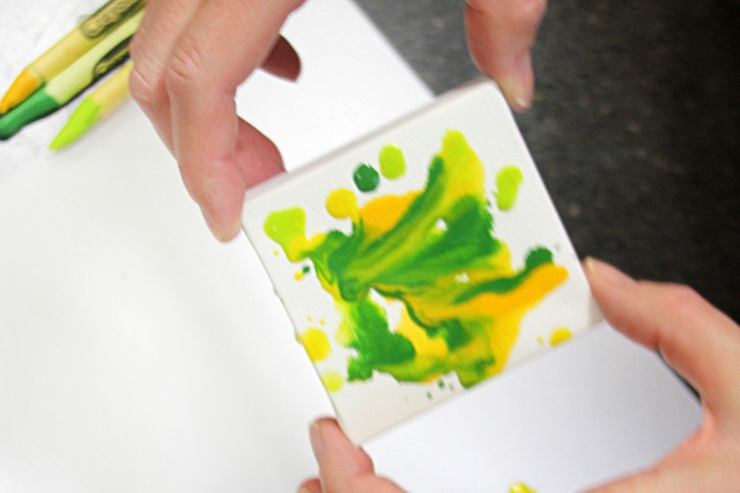 Illustration de l'article : Une d&eacute;coration tr&egrave;s jolie &agrave; pr&eacute;parer juste avec un peu de cire et une toile. Vous allez adorer !