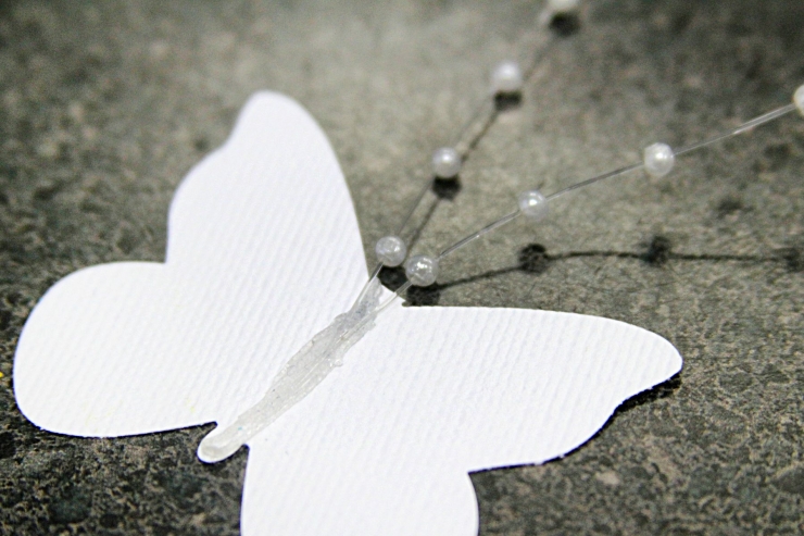 Illustration de l'article : Une d&eacute;coration tr&egrave;s jolie &agrave; pr&eacute;parer juste avec un peu de cire et une toile. Vous allez adorer !