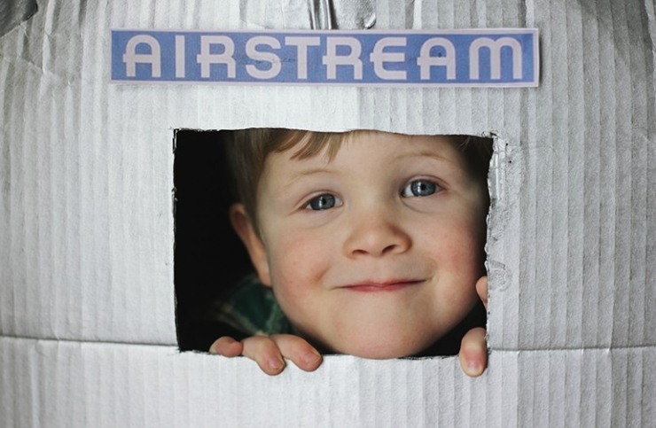 Illustration de l'article : Une petite roulotte en bo&icirc;tes de carton, de quoi faire plaisir aux enfants ! 