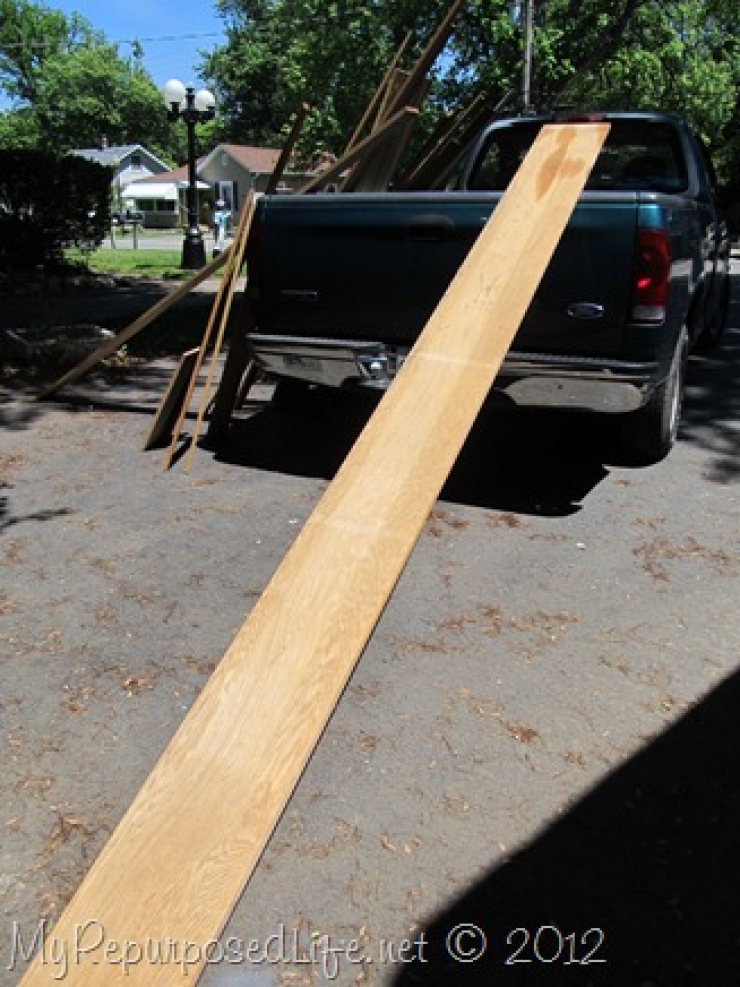 Illustration de l'article : Une jolie petite banquette r&eacute;alis&eacute;e &agrave; partir d'un lit d'enfant...