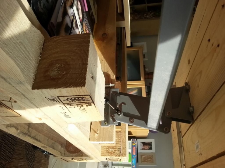 Illustration de l'article : Plus qu'une simple table, ce qu'il se cr&eacute;e avec ses palettes de bois va vous faire envie...