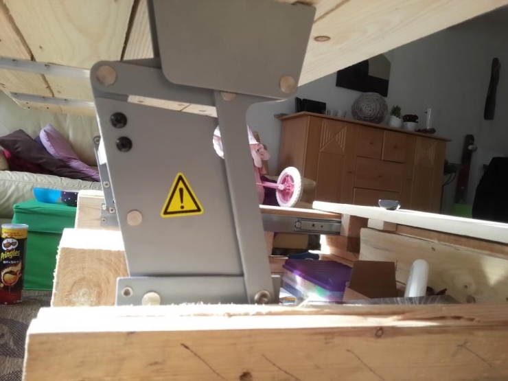 Illustration de l'article : Plus qu'une simple table, ce qu'il se cr&eacute;e avec ses palettes de bois va vous faire envie...