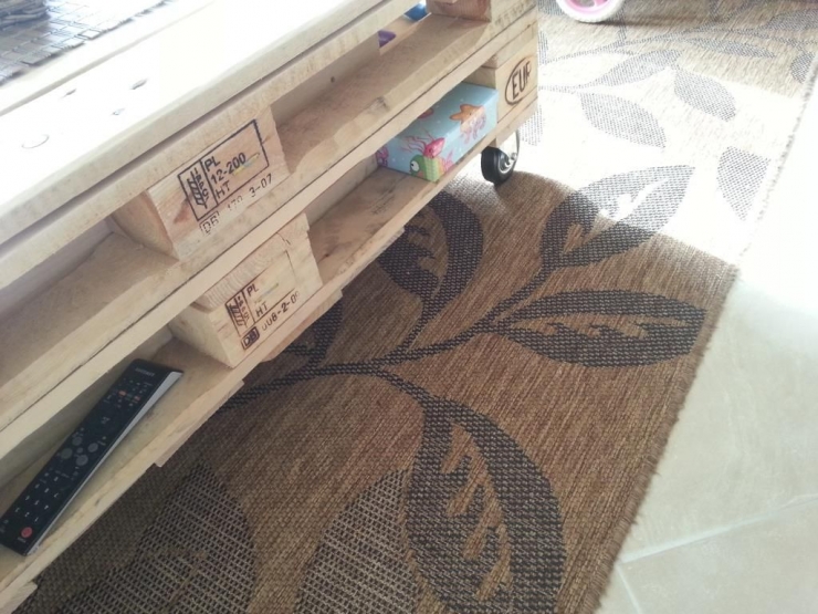 Illustration de l'article : Plus qu'une simple table, ce qu'il se cr&eacute;e avec ses palettes de bois va vous faire envie...