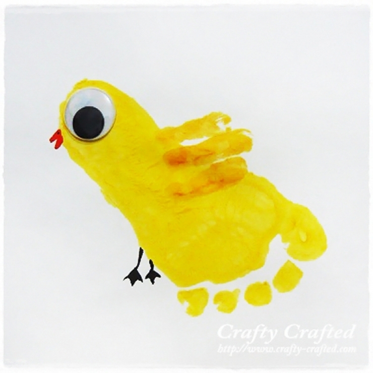 Illustration de l'article : 10 mod&egrave;les de peinture &agrave; faire avec l'empreinte de pied de votre enfant !