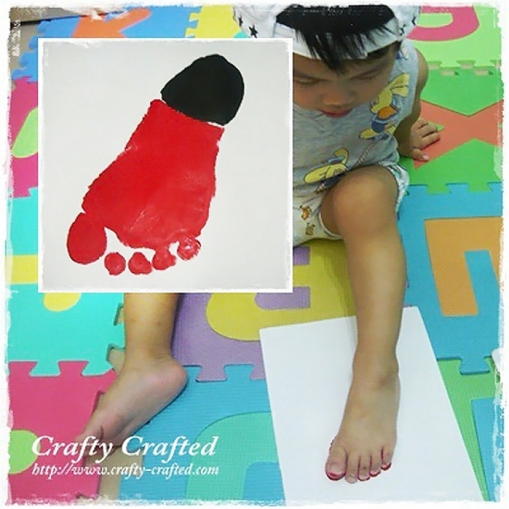 Illustration de l'article : 10 mod&egrave;les de peinture &agrave; faire avec l'empreinte de pied de votre enfant !