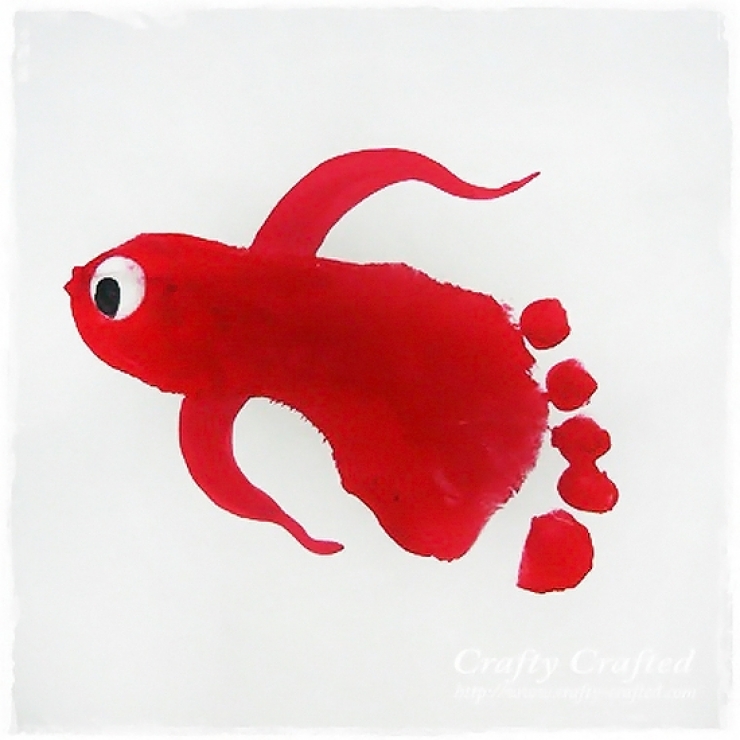 Illustration de l'article : 10 mod&egrave;les de peinture &agrave; faire avec l'empreinte de pied de votre enfant !