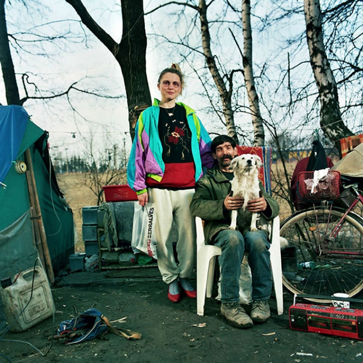 Illustration de l'article : Les surprenants portraits d'une photographe avec des familles qui ne sont pas les siennes