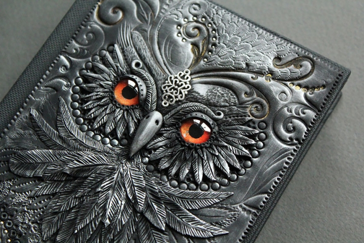 Illustration de l'article : De fantastiques couvertures de livres en relief r&eacute;alis&eacute;es par une artiste lettonne