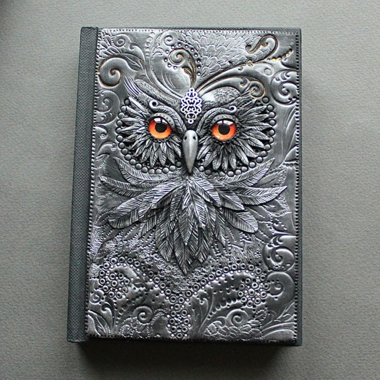 Illustration de l'article : De fantastiques couvertures de livres en relief r&eacute;alis&eacute;es par une artiste lettonne