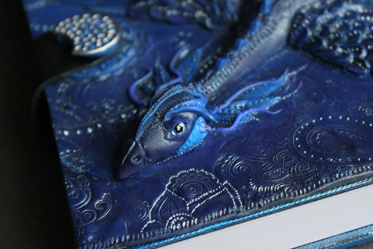 Illustration de l'article : De fantastiques couvertures de livres en relief r&eacute;alis&eacute;es par une artiste lettonne